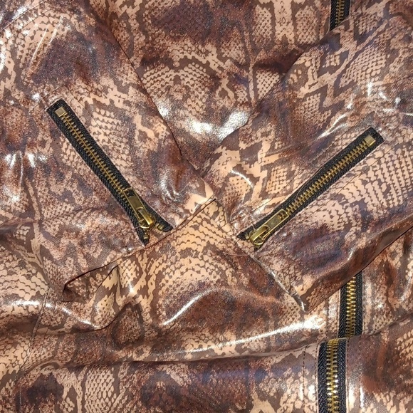 HER Universe Wonder Woman 1984 Cheetah Girls Crop Moto Jacket Plus Size 2x - Picture 8 of 12